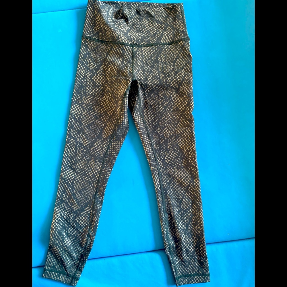 Lululemon wonder under size 6 reptilia jacquard rainforest green 25 in length